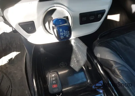 2017 Toyota Prius Prime Plus из США, поврежденный, VIN JTDKARFP2H3043926